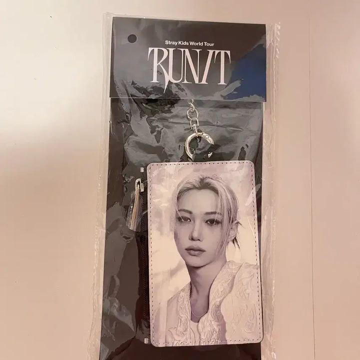 [BUNJANG] Stray Kids Felix RUN IT Cardholder Keychain (Sealed, Photocard Included) / 런잇 필릭스 카드홀더 키링 (미개봉.포카O)