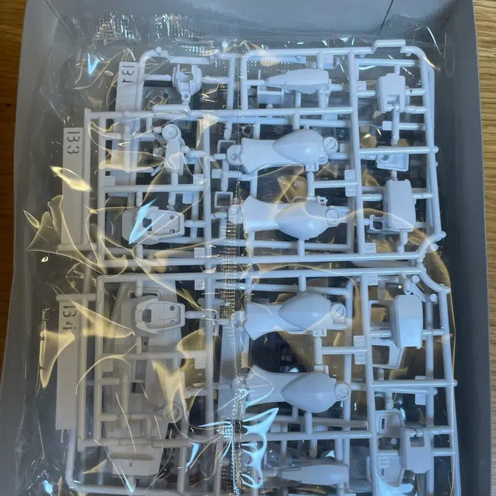 [BUNJANG] Gundam Base Limited First Gundam Painting Model (1/144 Scale) / 퍼스트건담 건베 한정 페인팅모델