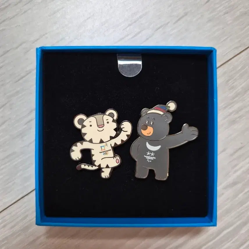 [BUNJANG] Soohorang &amp; Bandabi Badge Set - Pyeongchang 2018 Winter Olympics / 평창 동계올림픽 수호랑 반다비 배지