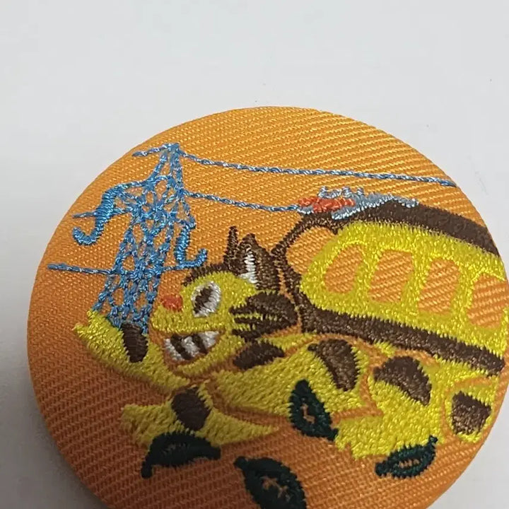 [BUNJANG] Ghibli Cat Illustration Embroidered Brooch Set (2 Pieces) / 지브리 고양이 일러스트 자수 브로치 2개 세트