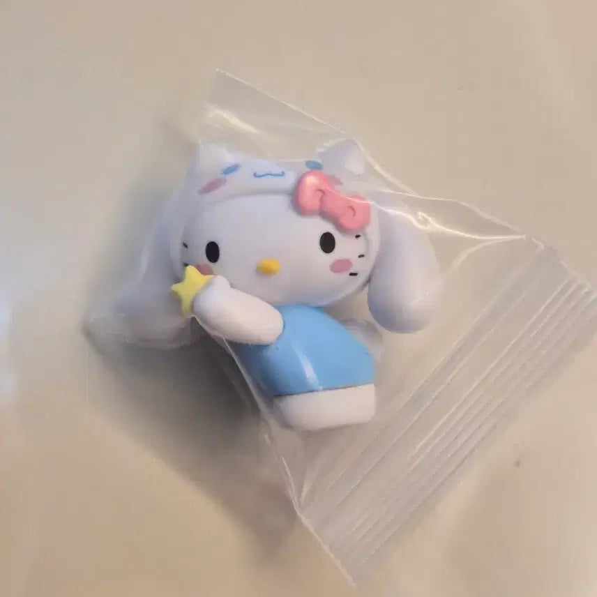 [BUNJANG] Sanrio Kitty &amp; Cinnamoroll Gacha Figure Collection / [소장품] 산리오 가챠 > 헬로키티 시나모롤 가득 피규어