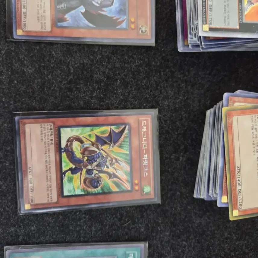 [BUNJANG] Yu-Gi-Oh! 1st Edition Card Bundle (935 Cards + 400 Assorted Cards) / 유희왕 카드 초판 1st edition 935장 오벨리스크 거신병, 오시리스의 천공룡 잡카드 400장 포함 일괄
