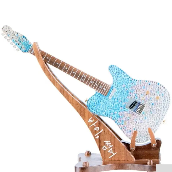 [BUNJANG] IU BY SUMMER Miniature Guitar Set (Sealed) / 아이유 바이썸머 미니어처 기타세트 (미개봉)-정가이하