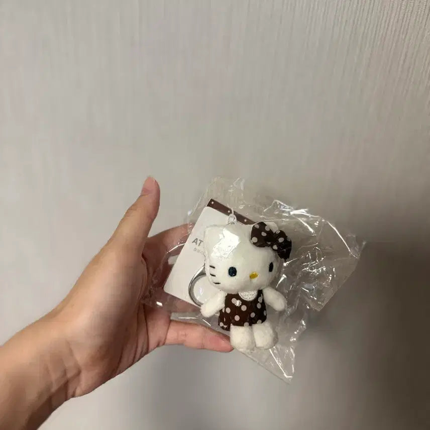 [BUNJANG] M.Percent Loriz Farm Hello Kitty Mako Keyring (Brown) / 미퍼센트 로리즈팜 헬로키티 마코 키링 브라운