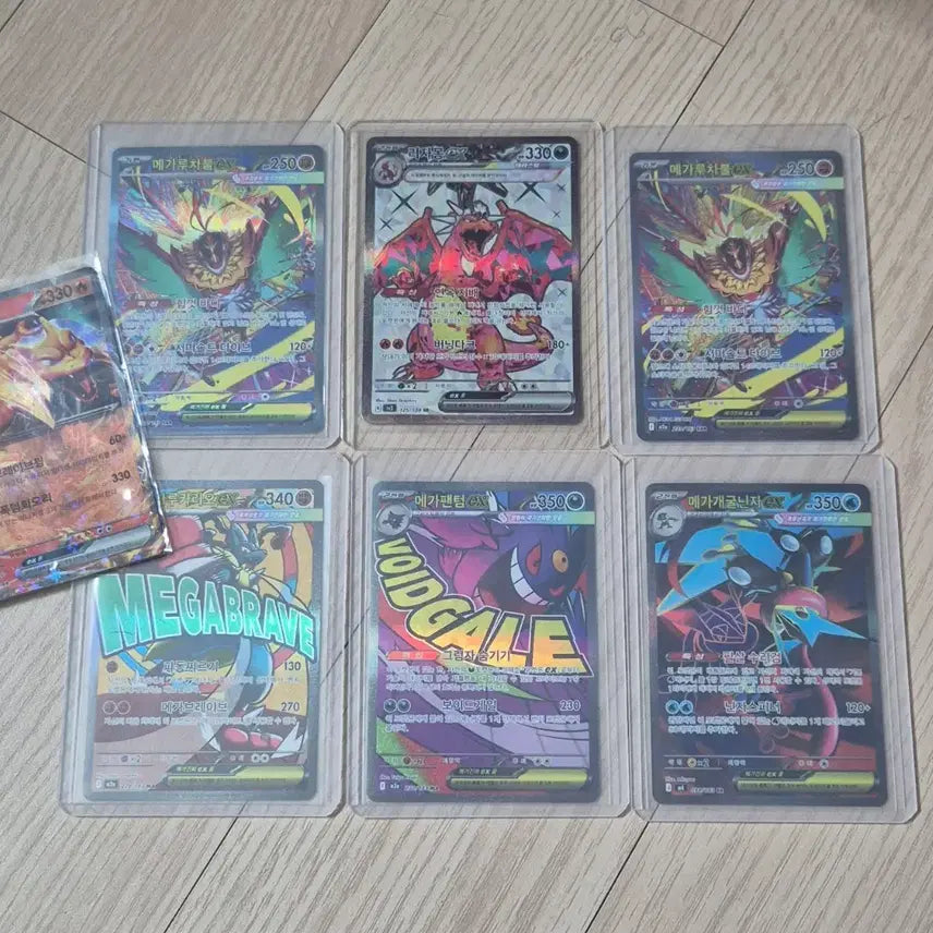 [BUNJANG] Charizard EX SR and 6 Other Pokemon Cards + Charizard Figure / 메가리자몽 EX SR 등 7개 카드 모음 + 리자몽 피규어