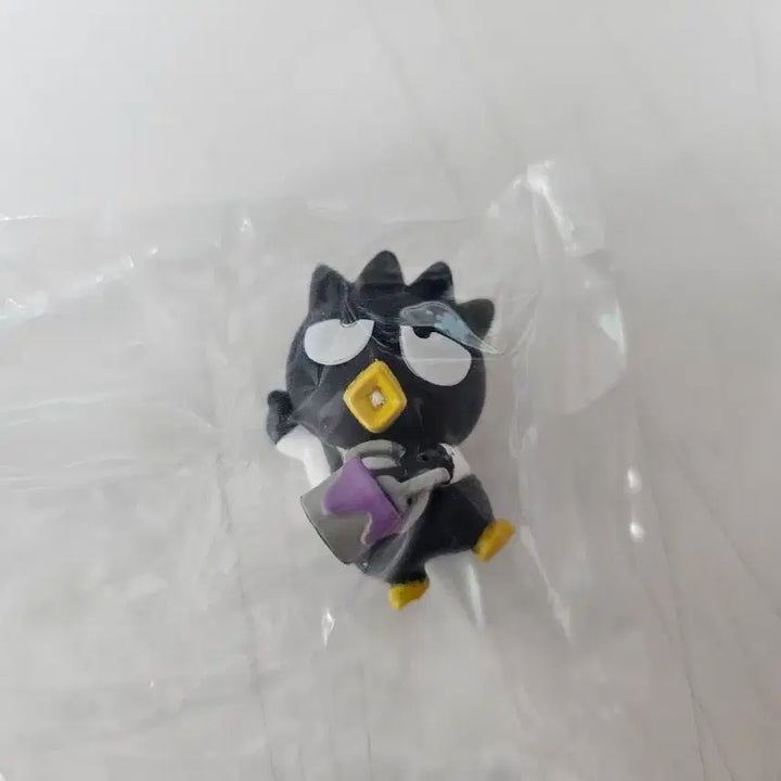 [BUNJANG] Sanrio Gachapon Rainbow Paint Bad Badtz-Maru Figure / 산리오 가챠 알록달록 페인트 배드바츠마루