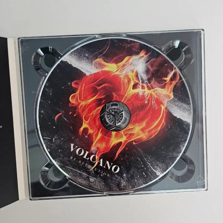 [BUNJANG] Le Revolution Volcano Limited Edition LP / 한정판 리레볼루션 볼케이노 앨범 [VOLCANO 레볼루션 LP]
