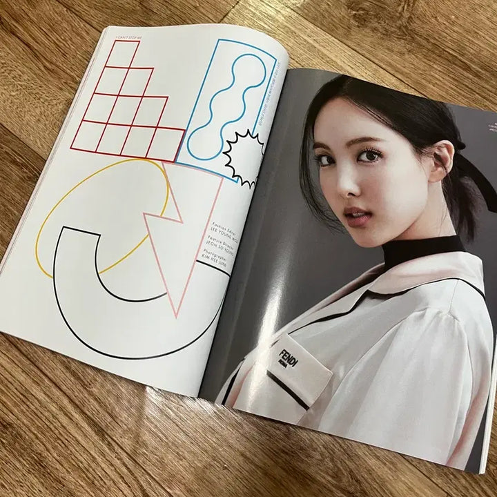 [BUNJANG] Cosmopolitan Magazine November 2020 featuring Nayeon (TWICE) on cover, with SHINee&