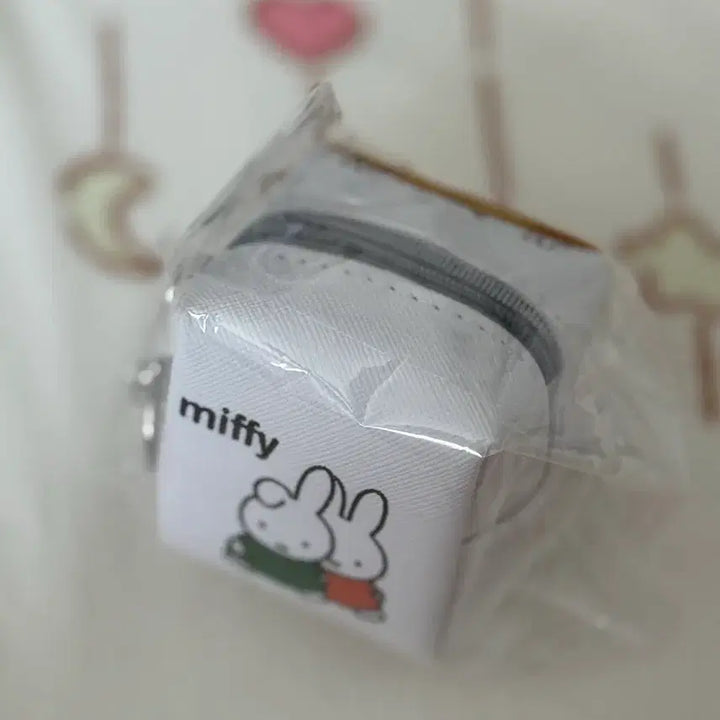[BUNJANG] Miffy Cube Pouch (Sealed) / 미피 큐브 파우치 미개봉 새상품