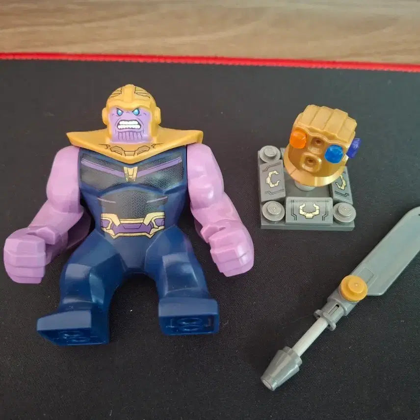 [BUNJANG] LEGO Marvel Thanos Figure with Gauntlet and Sword / 레고 마블 타노스 피규어 + 건틀렛 + 칼