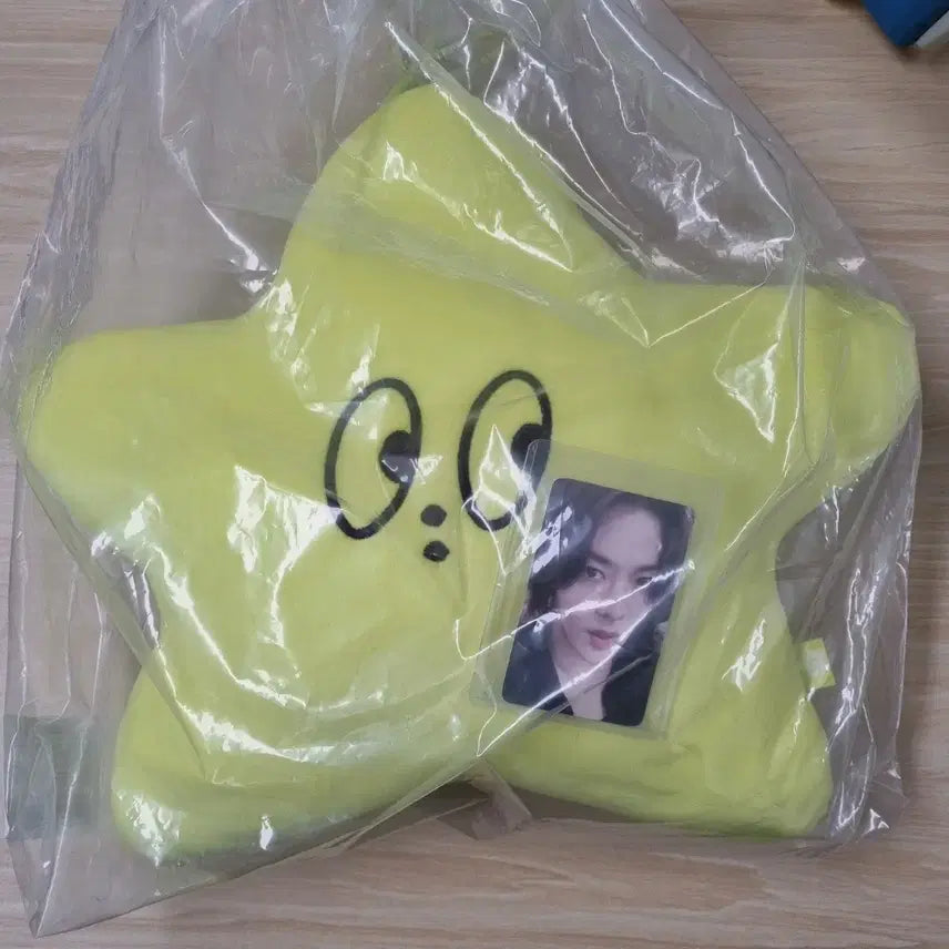 [BUNJANG] NCT Yuta 9th Anniversary Large Starfish Cushion (POB Included) / nct 유타 9주년 대형 불가사리 쿠션 새상품 특전포함