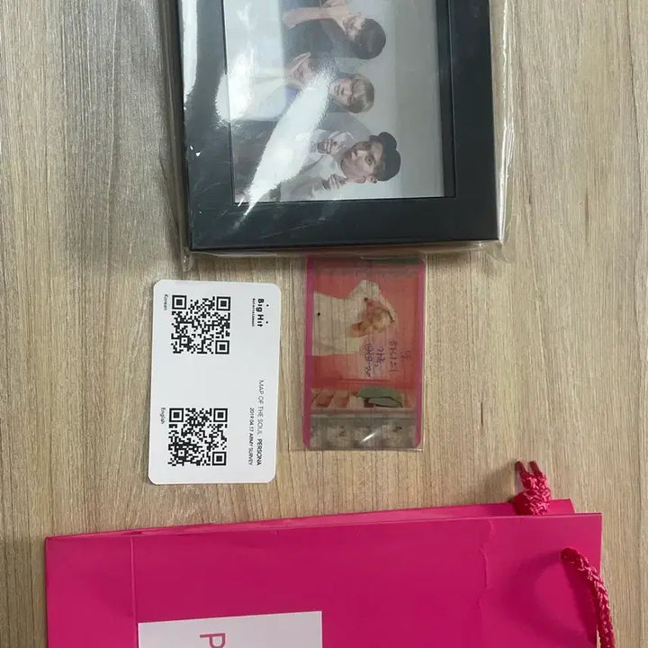 [BUNJANG] BTS (Bangtan Sonyeondan) "Persona" Studio Exclusive Family Photo Frame &amp; Photocard Set (Jungkook, V, Jimin) / 방탄 페르소나 역조공 가족사진 액자 공방 방탄소년단 bts 작은시 작것시 정국 뷔 지민