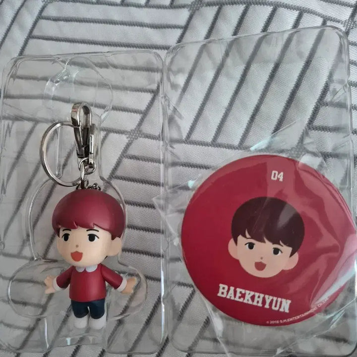 [BUNJANG] EXO Baekhyun Keyring + Badge Set / 엑소 백현 굿즈 키링+뱃지 세트