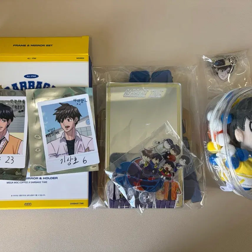 [BUNJANG] Megacoffee Garbage Time Mirror &amp; Keyring Bundle Set / 메가커피 가비지타임 거울, 키링 일괄