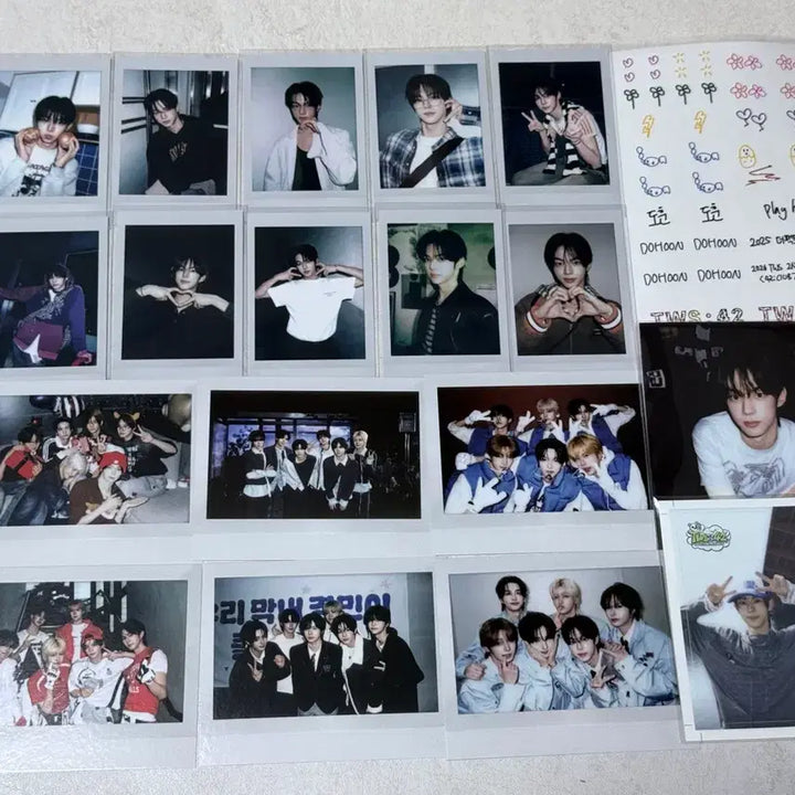 [BUNJANG] TWS 2026 Selection Pack Vol.2 Dohoon Photocard Set (10pcs + Stickers) / [카카오톡, 위버스 특전 포함] 투어스 도훈 2026 셀렉션팩 vol.2 포카10장+스티커