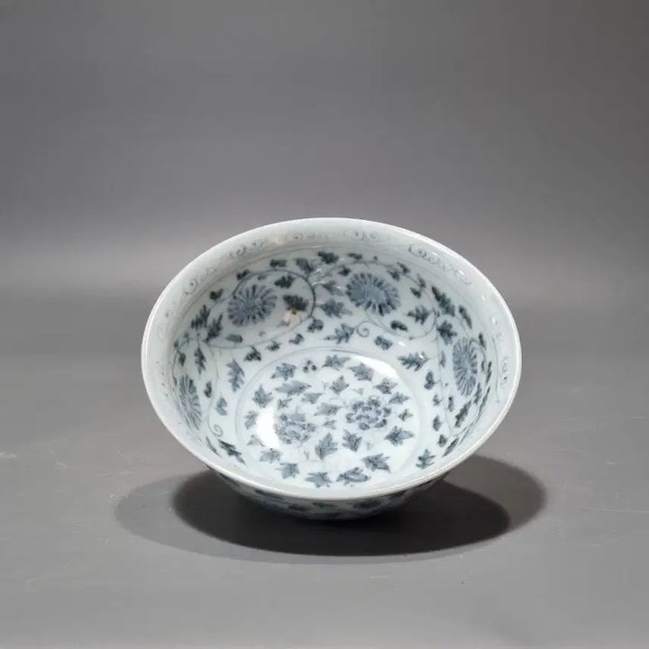 [BUNJANG] Ming Dynasty Celadon Porcelain Bowl with Floral Motif / 명대 청화 전지국화문 완. 지름 16 높이 7.2