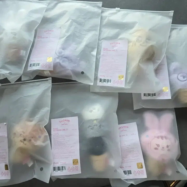 [BUNJANG] SEVENTEEN Mini Teen Ice Cream Version Keychain / 세븐틴 아이스크림 위드 미니틴 페이스 키링 새상품 구매인증가능