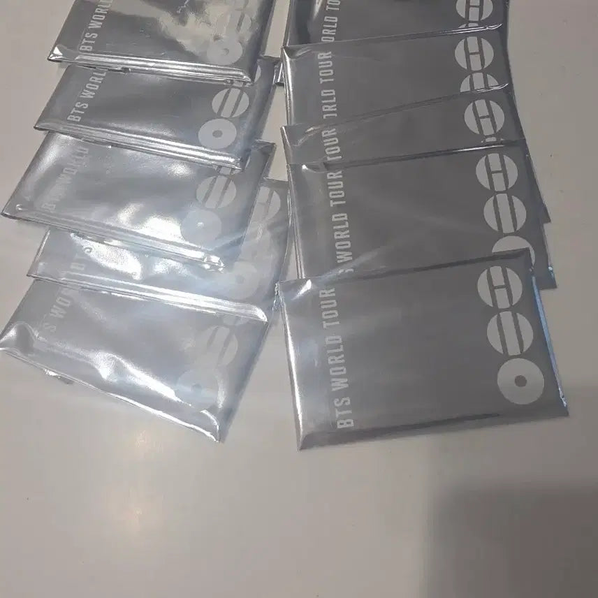 [BUNJANG] BTS World Tour Photocard Set (10 ea) - Sealed / 방탄소년단 BTS WORLD TOUR 포토카드 미개봉 10개