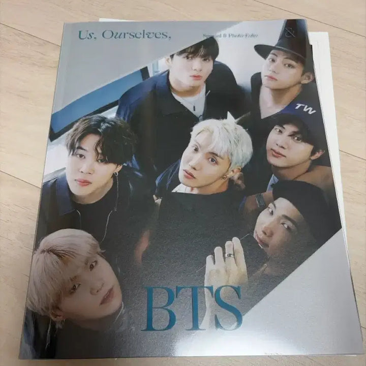 [BUNJANG] BTS Us, Ourselves and BTS WE Photobook (Unused) / (미사용) 방탄소년단 Us, ourselves and BTS we 포토북