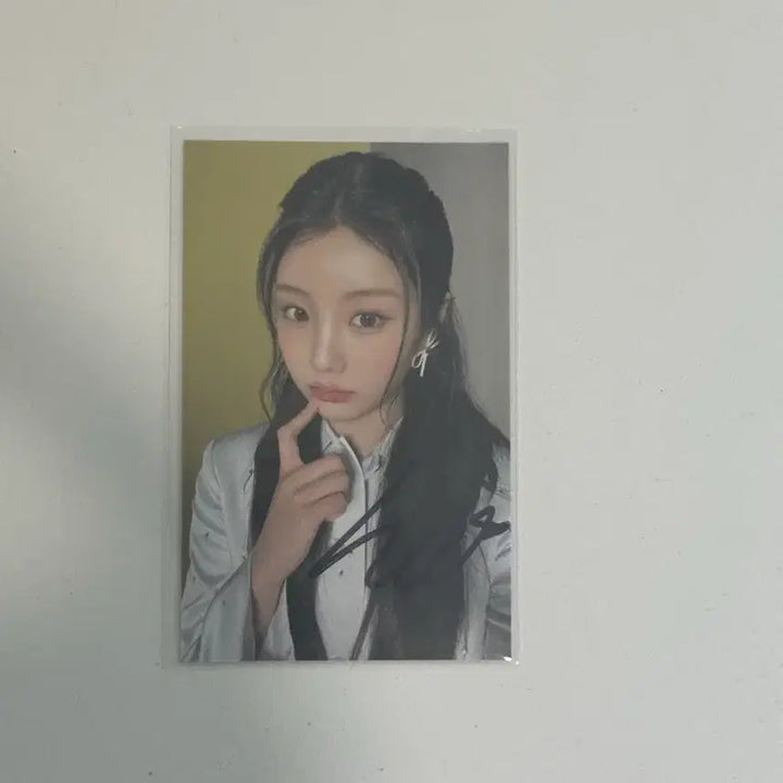 [BUNJANG] ILLIT Wonhee Signed Photocard / 아일릿 원희 싸인포카