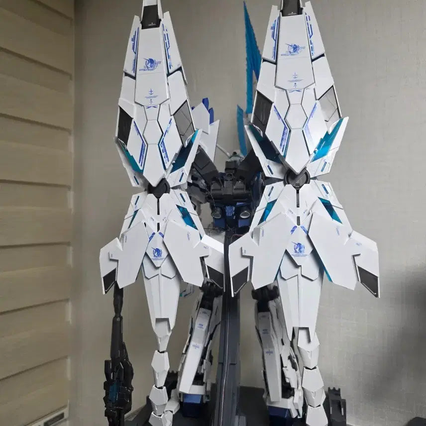 [BUNJANG] Bandai PG Perfectibility Unicorn Gundam with Cosmos LED and Delpi Decals / PG 유니콘 건담 퍼펙티빌리티+코스모스 led+델피데칼