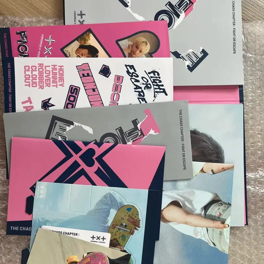 [BUNJANG] TXT The Chaos Chapter: Fight or Escape Signed Album / 포카x)투바투 싸인앨범 the chaos chapter:fight or escape