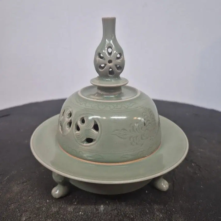 [BUNJANG] Celadon Lattice Openwork Peony Incense Burner / 청자투각모란문향로