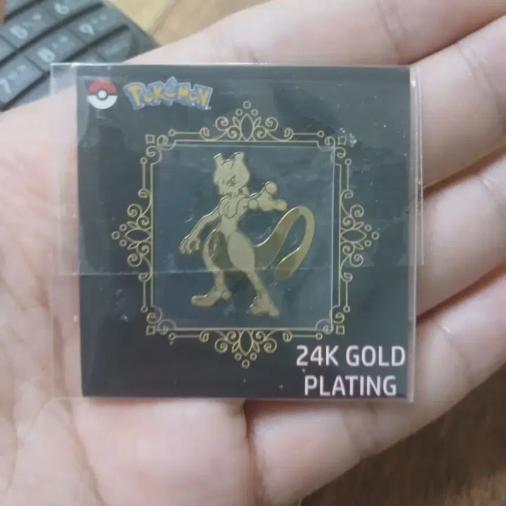 [BUNJANG] Pokemon Mewtwo 24K Gold Plated Badge / 포켓몬 뮤츠 24K 골드 도금뱃지