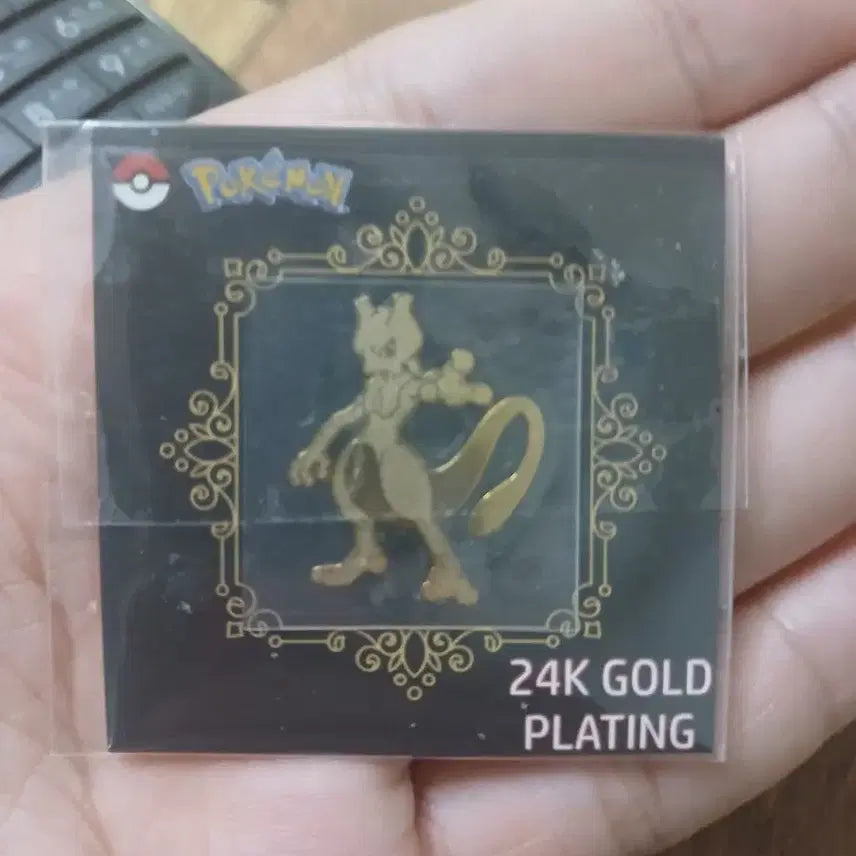 [BUNJANG] Pokemon Mewtwo 24K Gold Plated Badge / 포켓몬 뮤츠 24K 골드 도금뱃지