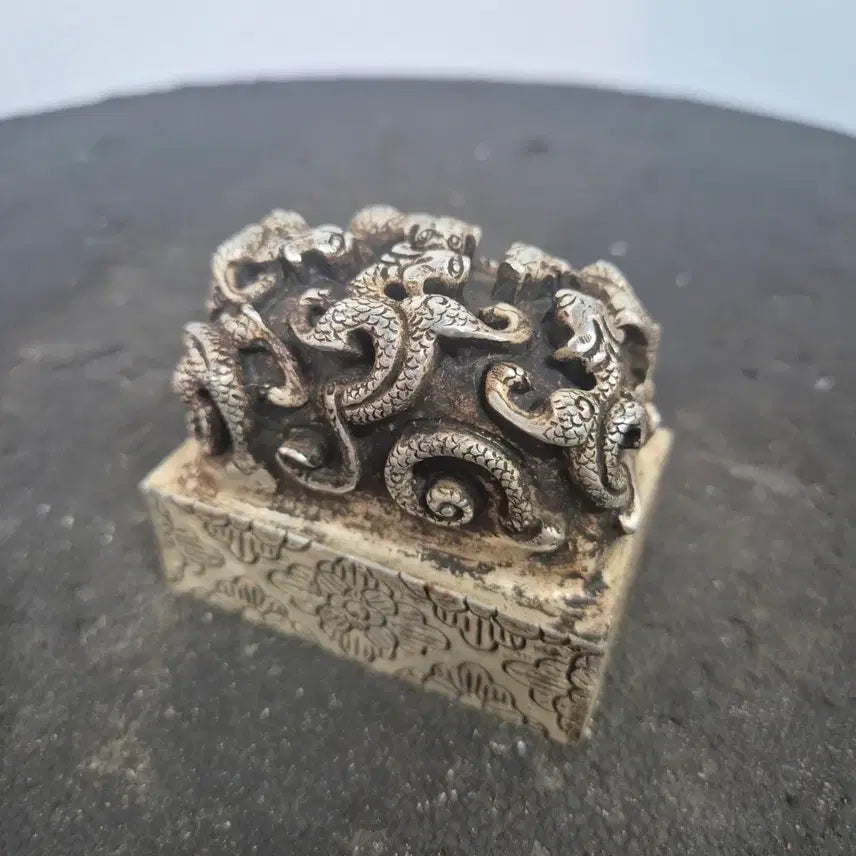 [BUNJANG] Silver Dragon and Chrysanthemum Seal / 은제구룡뉴국화문인장