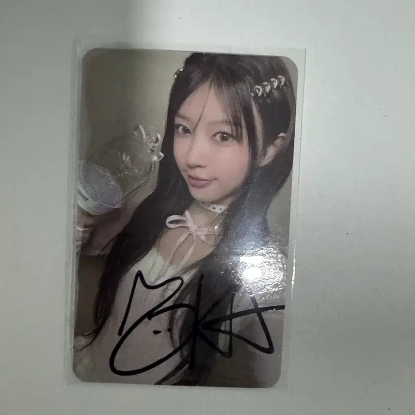 [SOLD OUT] [BUNJANG] ILLIT Mocha Signed Photocard / 아일릿 모카 싸인포카