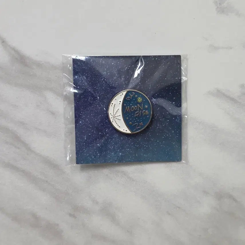 [BUNJANG] DAY6 Dowoon Edessic Moonrise Badge / 데이식스 도운 뱃지 에데식 문라이즈 뱃지