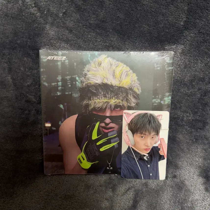 [BUNJANG] ATEEZ Mingi Jump Up Cat Agent Album Golden Hour 5 / 에이티즈 민기 점프업 고양이요원 앨범포함 골든아워5