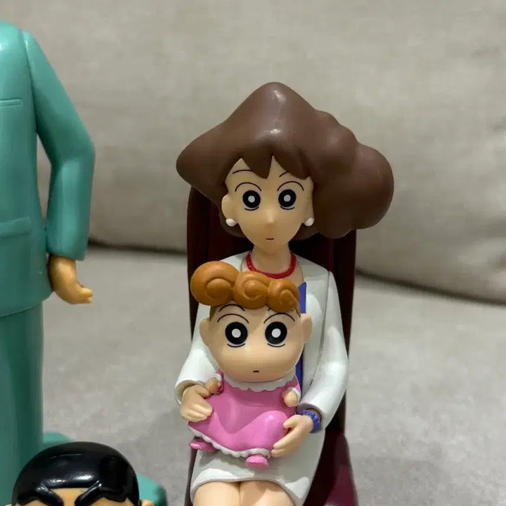 [BUNJANG] Crayon Shin-chan Family Photo Figure Set / 짱구 가족사진 피규어