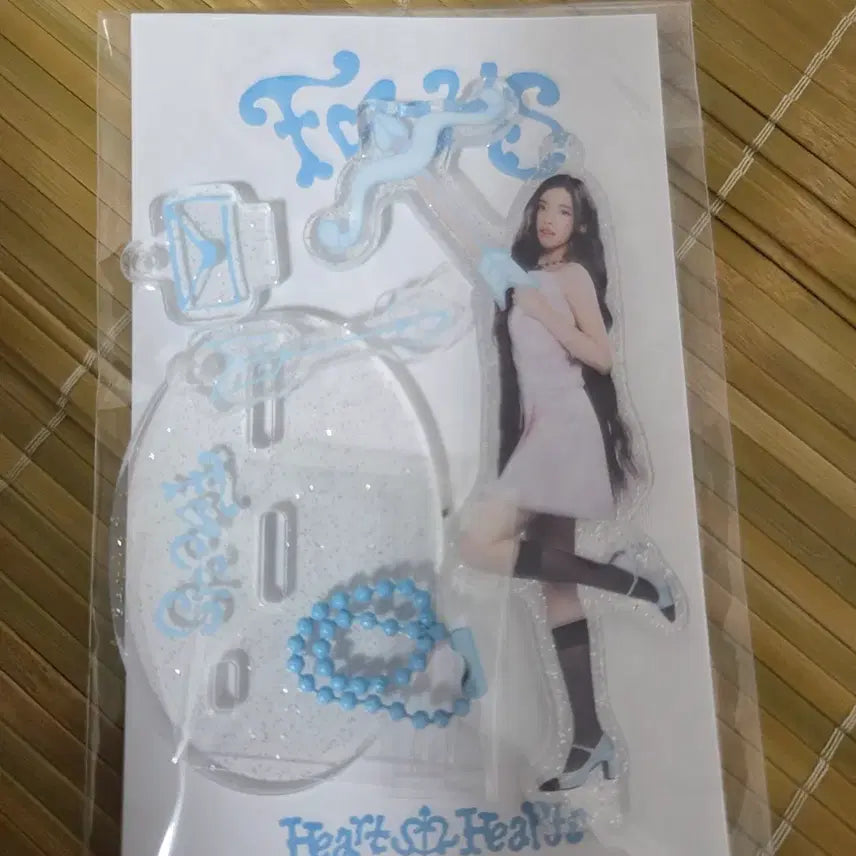 [BUNJANG] HaTuHa Yuha Acrylic Stand / 하투하 유하 아크릴 스탠드
