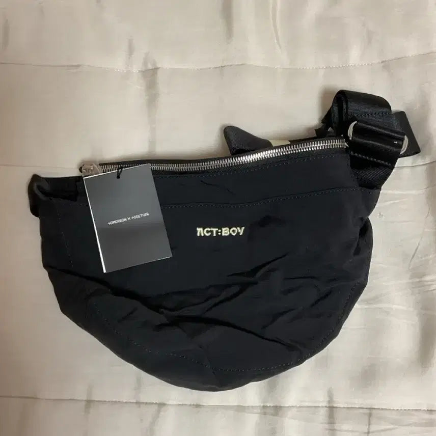 [BUNJANG] TXT ACT BOY Mini Crossbody Bag / 투바투 ACT BOY 미니 크로스백 가방