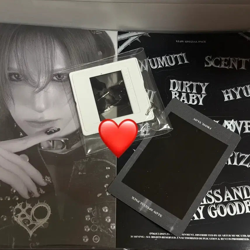 [BUNJANG] UXVE (XLOV) Unlove Special Pack Keyring / 엑스러브 XLOV 언러브 UXLXVE 스페셜팩 (포카X) 우무티 키링