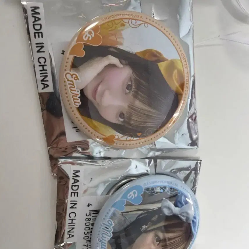 [BUNJANG] Quester Emiru Miyu Can Badge Set / 큐스토 에미루, 미유 캔뱃지 팝니다