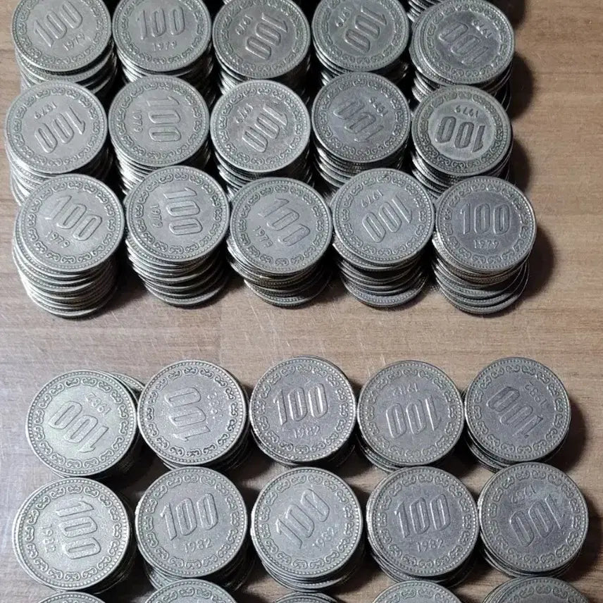 [BUNJANG] 1979 &amp; 1982 Korean 100 Won Coin Bundle (350 pcs) / 동전 구도안  1979년 100원 200개 1982년 100원 150개 일괄