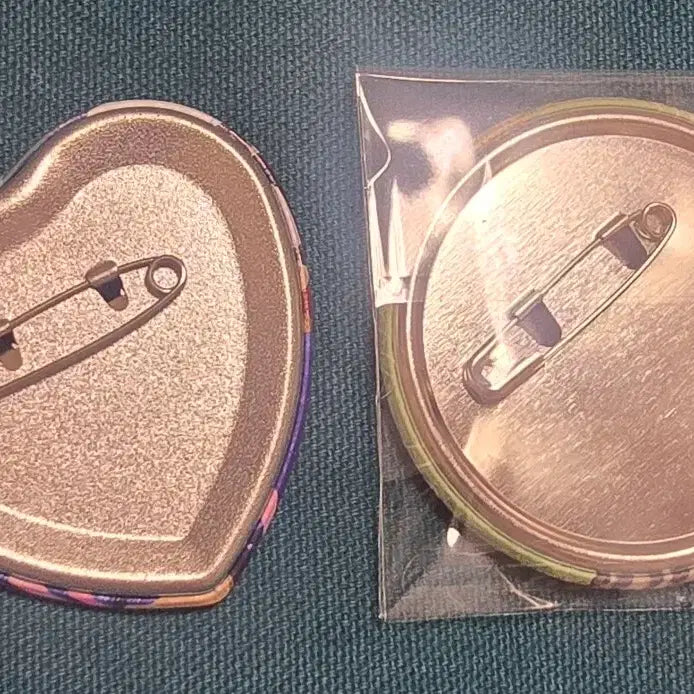 [BUNJANG] Gintama Hijikata Toshiro &amp; Kazue Kanketsu Badge Bundle Set / 은혼 히지카타 톳시 캔뱃지 일괄