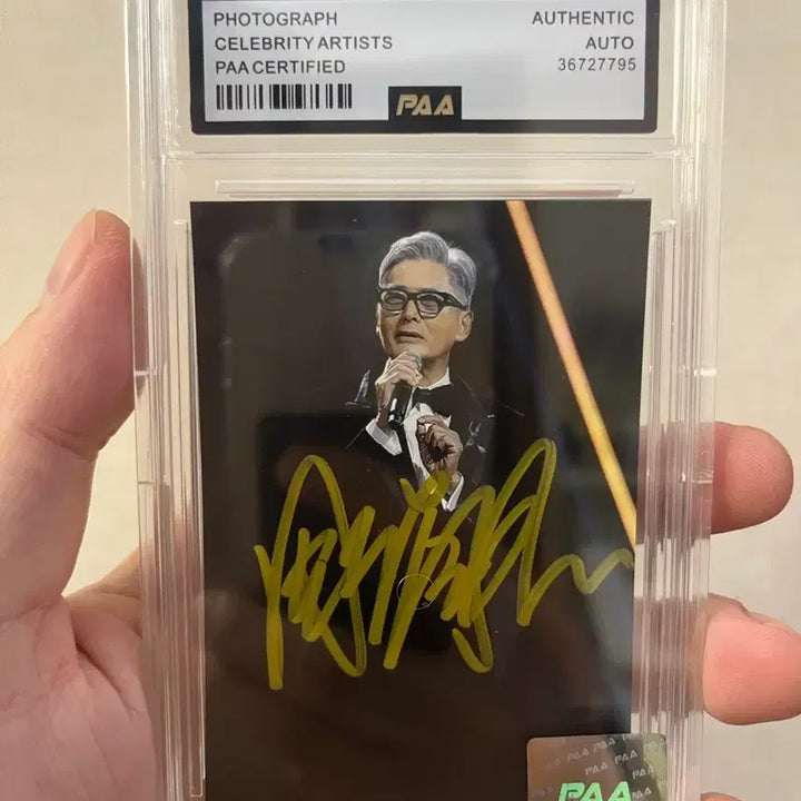 [BUNJANG] Chow Yun-fat Autographed Photocard with PAA Certified Case / 주윤발 친필싸인 포토카드  | PAA 인증 케이스 포함 | 소장용 최상급