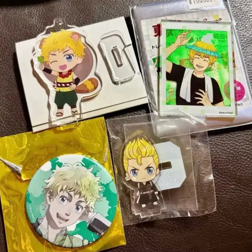 [BUNJANG] Tokyo Revengers Takemichi Acrylic Stand, Keyring, and Badge Bundle / 도리벤 타케미치 아크릴 스탠드 키링 뱃지 새상품 일괄