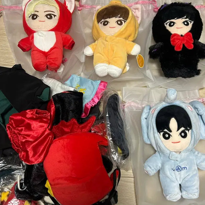 [BUNJANG] Hwang Minhyun Minhyunie Doll Bundle Set / 뉴이스트 워너원 황민현 민현 인형 미녀니 일괄