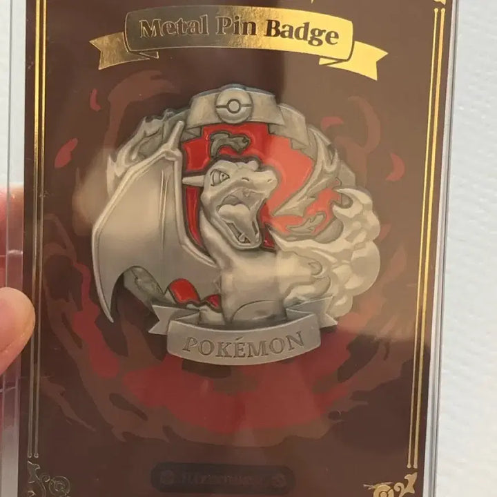 [BUNJANG] Pokemon Charizard Eternal Antique Metal Pin Badge / 리자몽 메탈 핀뱃지 포켓몬 스토어 ETERNAL ANTIQUE METAL