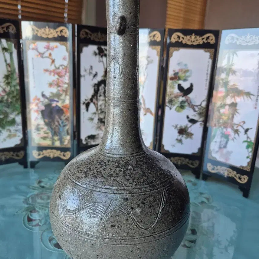 [BUNJANG] Master Yu Ho-woong Celadon Porcelain Vase / [반계 유효웅 명장] 고풍스러운 도자기 화병/오브제 (높이 25.7cm)