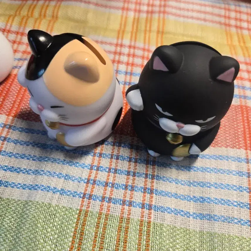 [BUNJANG] Cat Coin Storage Gacha Figures (Set of 2) / 동전수납 가챠 피규어 (2개 가르마,검정)