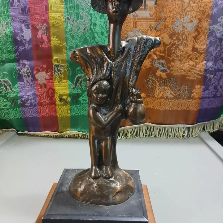 [BUNJANG] Vintage Bronze Sculpture of Person with Hat and Child / 빈티지 브론즈 조각상 - 모자 쓴 사람과 아이
