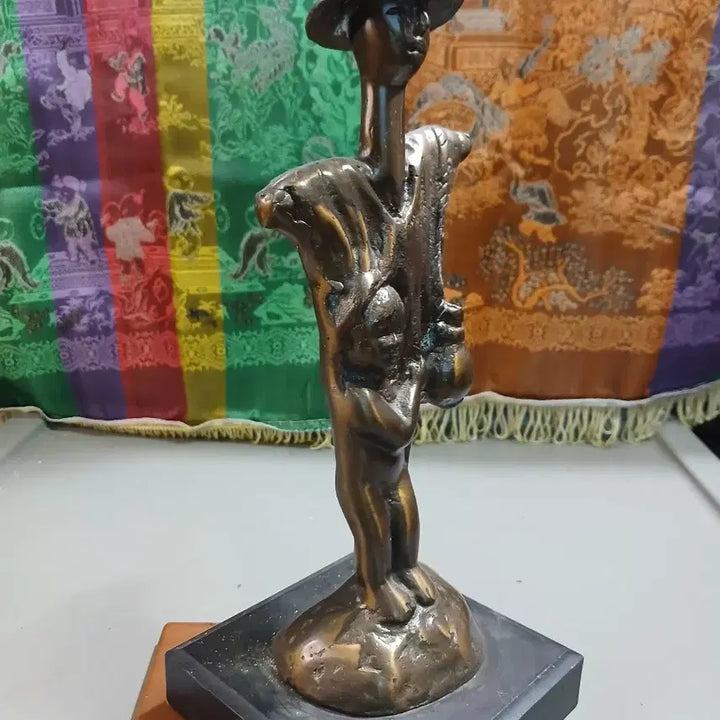 [BUNJANG] Vintage Bronze Sculpture of Person with Hat and Child / 빈티지 브론즈 조각상 - 모자 쓴 사람과 아이