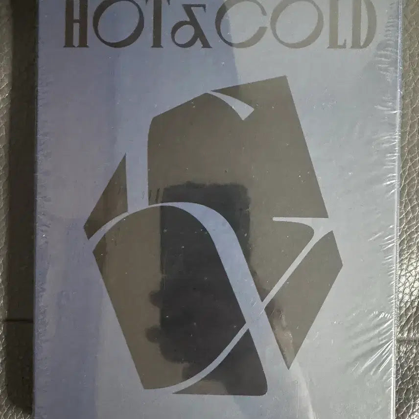 [BUNJANG] Park Ji Hoon Mini Album Vol. 5 Hot &amp; Cold Darkness Ver. Photobook / 박지훈 미니 5집 Hot&amp;Cold Darkness ver.