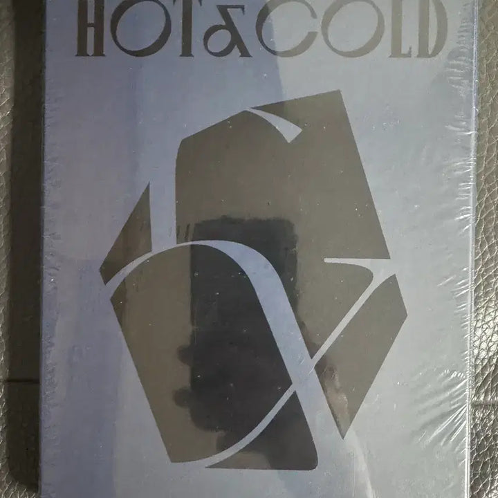 [BUNJANG] Park Ji Hoon Mini Album Vol. 5 Hot &amp; Cold Darkness Ver. Photobook / 박지훈 미니 5집 Hot&amp;Cold Darkness ver.